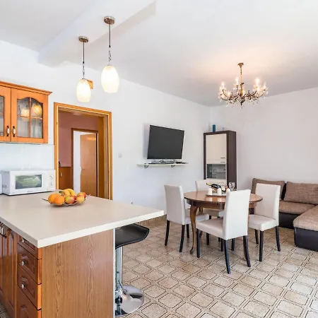 Nevenka By Interhome