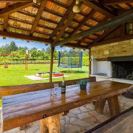 Nevenka By Interhome