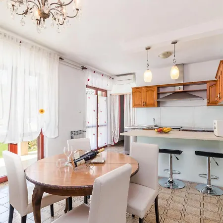 Nevenka By Interhome Vakantiehuis Karojba