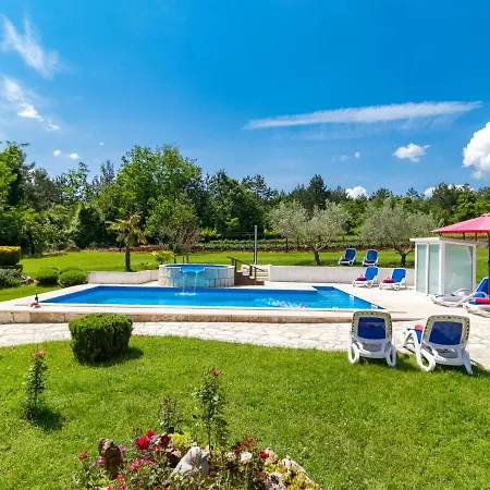 Holiday home Nevenka - Mvn201 By Interhome Karojba